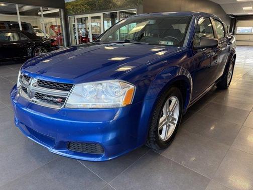 Blue Streak Pearlcoat 2014 Dodge Avenger SE
