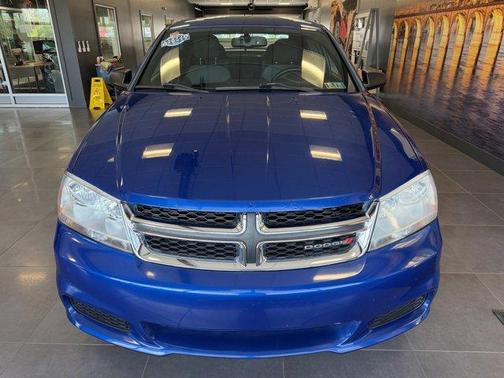 Blue Streak Pearlcoat 2014 Dodge Avenger SE