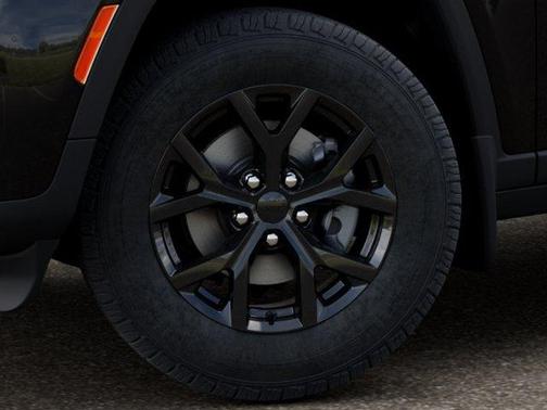 Diamond Black 2026 Jeep Grand Cherokee Laredo