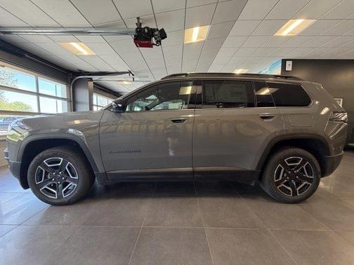 Sting Gray Clearcoat 2026 Jeep Cherokee LAREDO/LIMITED