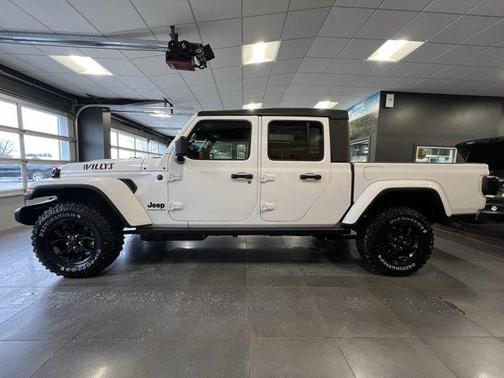 2026 Jeep Gladiator Sport