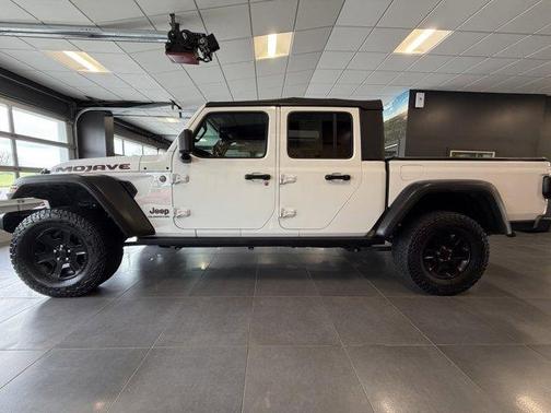 Bright White Clearcoat 2022 Jeep Gladiator Mojave
