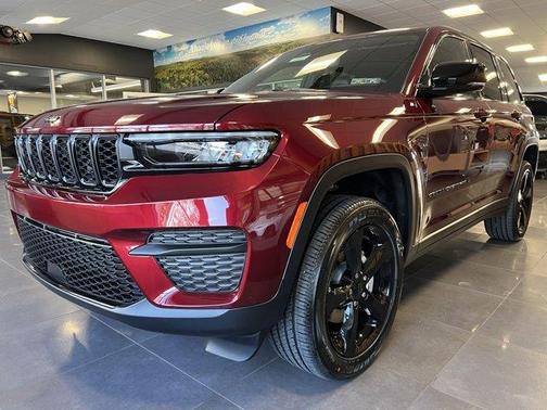 2025 Jeep Grand Cherokee Laredo