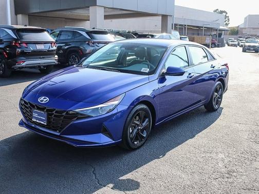 2022 Hyundai ELANTRA SEL