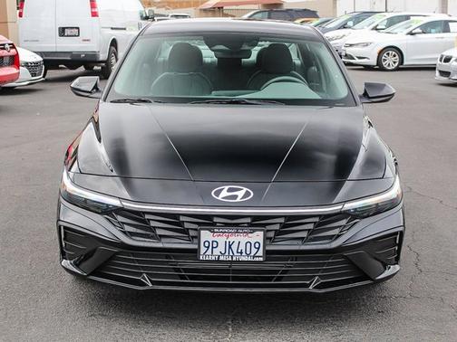 2024 Hyundai ELANTRA SE