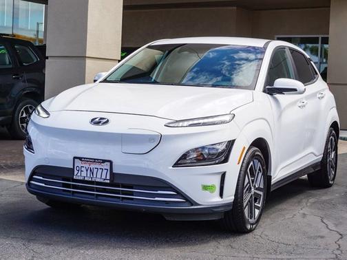 White 2023 Hyundai KONA EV SE