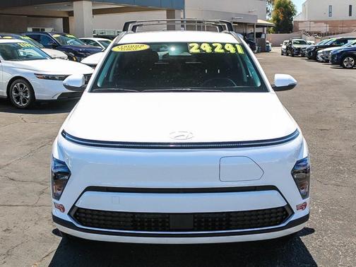 White 2024 Hyundai KONA EV SEL