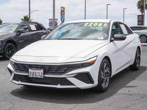 White 2025 Hyundai ELANTRA SEL Sport