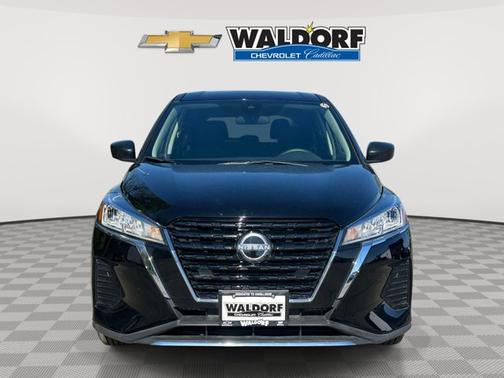 Super Black 2025 Nissan Kicks Play S