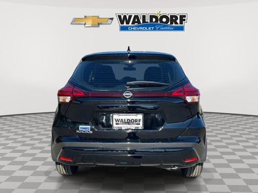 Super Black 2025 Nissan Kicks Play S