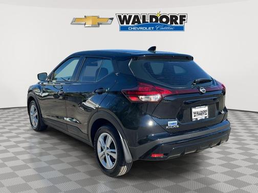 Super Black 2025 Nissan Kicks Play S