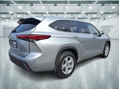 2021 Toyota Highlander LE