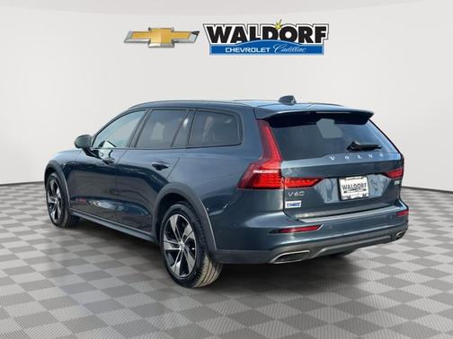2021 Volvo V60 Cross Country 