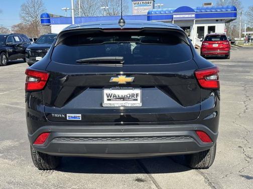 2025 Chevrolet Trax LS