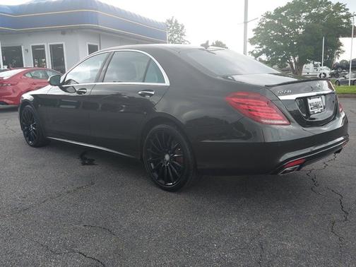 Photo 4 of 34 of 2015 Mercedes-Benz S-Class S 550