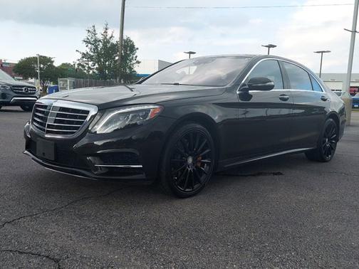 Photo 3 of 34 of 2015 Mercedes-Benz S-Class S 550