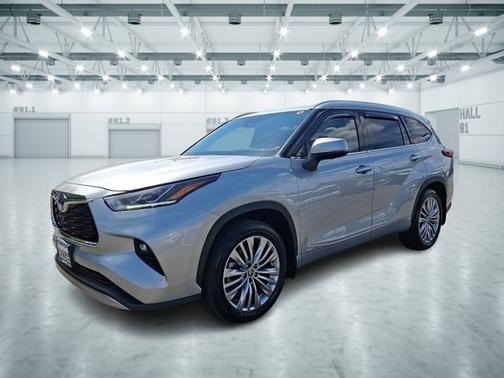 2023 Toyota Highlander Hybrid Platinum