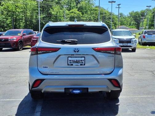2023 Toyota Highlander Hybrid Platinum