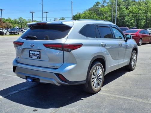 2023 Toyota Highlander Hybrid Platinum