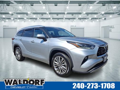 2023 Toyota Highlander Hybrid Platinum