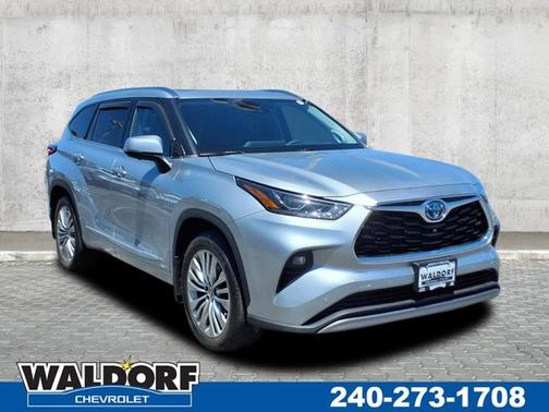 2023 Toyota Highlander Hybrid Platinum