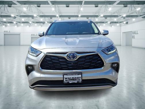 2023 Toyota Highlander Hybrid Platinum