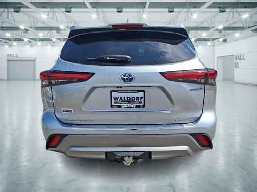 2023 Toyota Highlander Hybrid Platinum