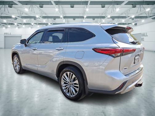 2023 Toyota Highlander Hybrid Platinum