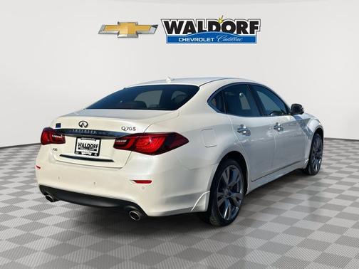 2017 INFINITI Q70 3.7X