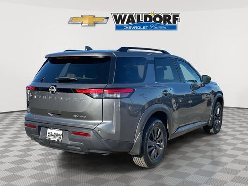 2022 Nissan Pathfinder SV
