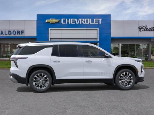 Polar White Tricoat 2026 Chevrolet Traverse FWD LT