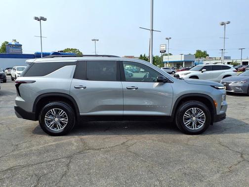 2025 Chevrolet Traverse FWD LT