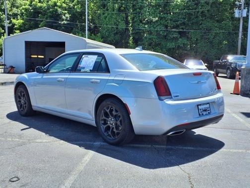 2020 Chrysler 300 Touring