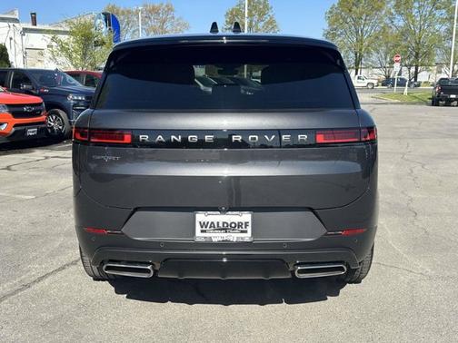 2025 Land Rover Range Rover Sport SE