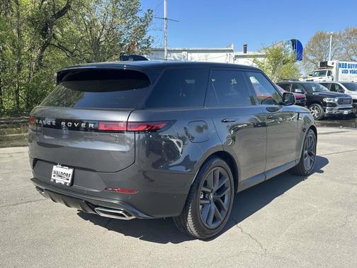 2025 Land Rover Range Rover Sport SE