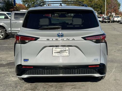 2023 Toyota Sienna 
