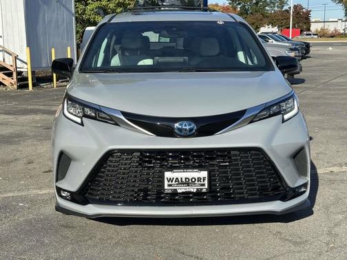2023 Toyota Sienna 