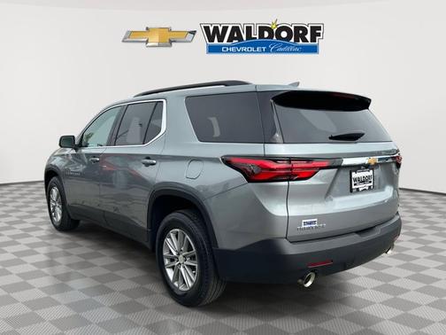 Sterling Gray Metallic 2023 Chevrolet Traverse LT Cloth