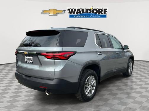 Sterling Gray Metallic 2023 Chevrolet Traverse LT Cloth