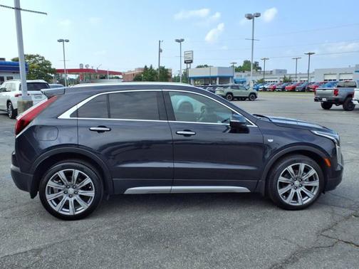 2022 Cadillac XT4 FWD Premium Luxury