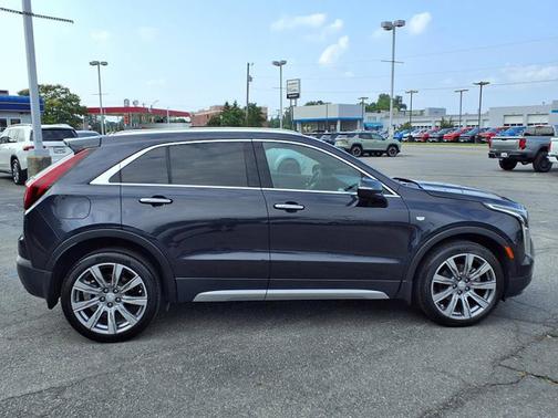 2022 Cadillac XT4 FWD Premium Luxury
