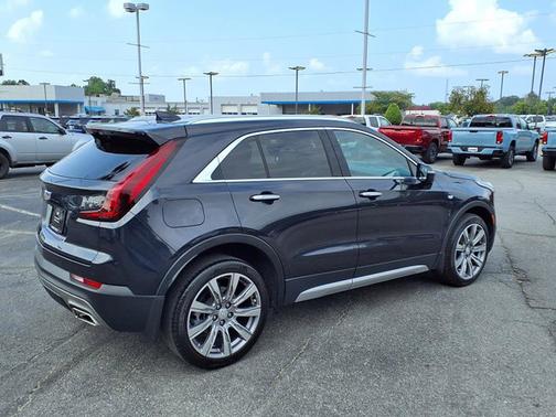2022 Cadillac XT4 FWD Premium Luxury