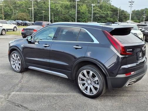 2022 Cadillac XT4 FWD Premium Luxury