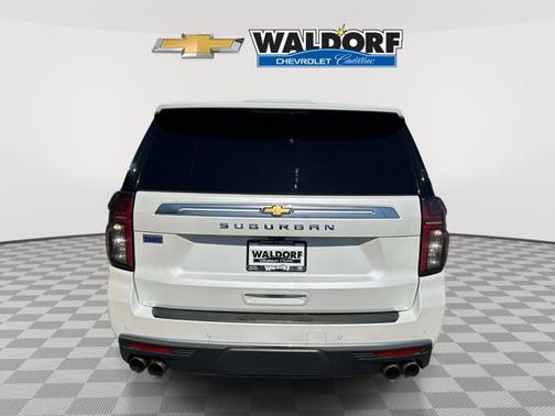 Iridescent Pearl Tricoat 2023 Chevrolet Suburban High Country