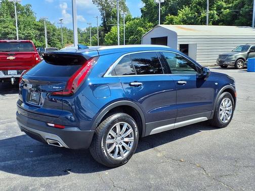 2022 Cadillac XT4 AWD Premium Luxury