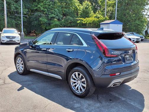 2022 Cadillac XT4 AWD Premium Luxury
