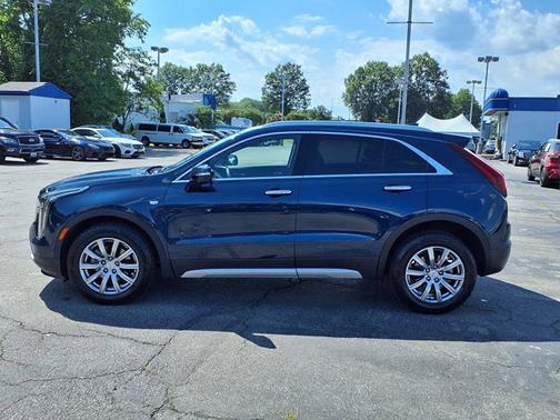2022 Cadillac XT4 AWD Premium Luxury