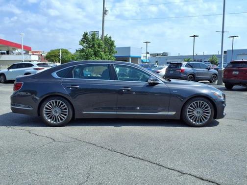 2019 Kia K900 Luxury