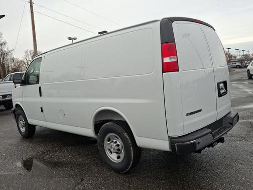 2025 Chevrolet Express 2500 93