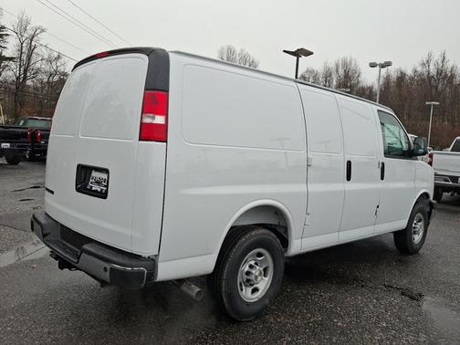 2025 Chevrolet Express 2500 93